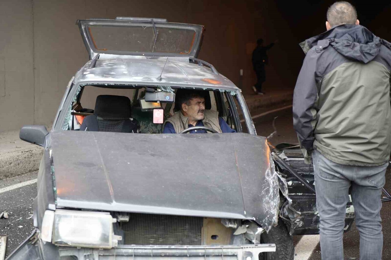 GÜMÜŞHANE’DE BİRBİRİNE 750 METRE MESAFEDE, YARIM SAAT ARAYLA MEYDANA GELEN İKİ AYRI KAZADA 1 KİŞİ...