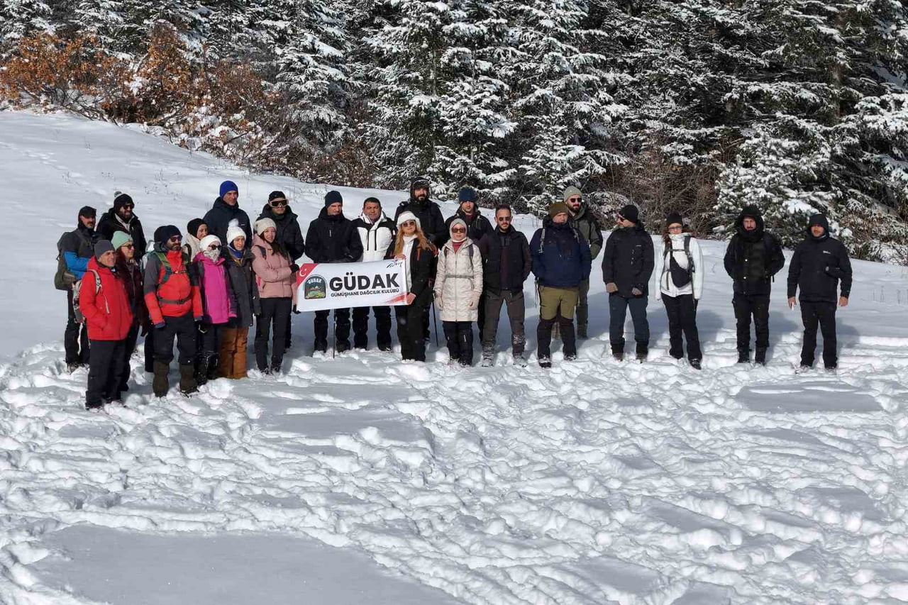 GÜMÜŞHANE’NİN HEYBETLİ DAĞLARI, KAR YAĞIŞININ ARDINDAN KIŞIN EN SERT AMA EN ZARİF YÜZÜNÜ...