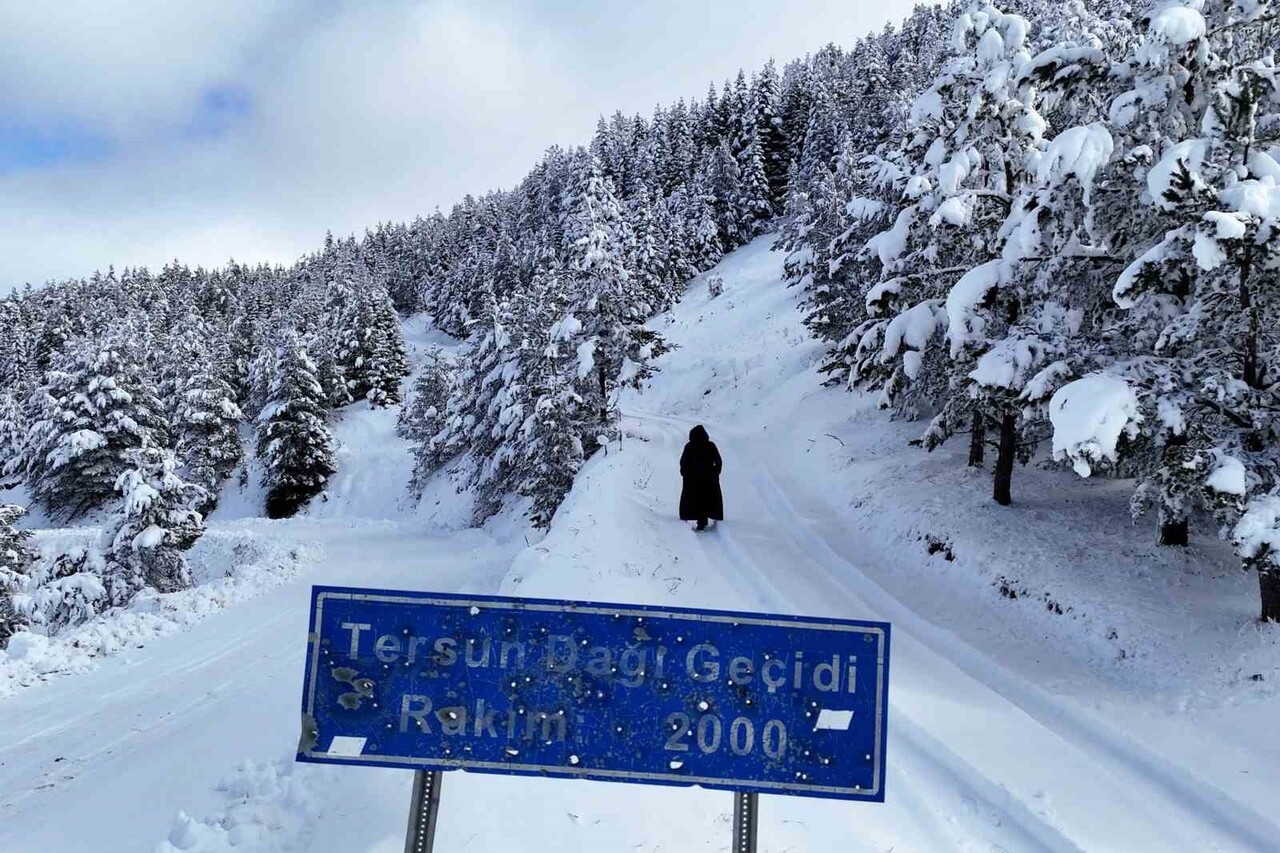 GÜMÜŞHANE-ŞİRAN ARASINDAKİ EN KISA GÜZERGAH OLAN 2 BİN RAKIMLI TERSUN DAĞI GEÇİDİ, ETKİLİ OLAN KAR...