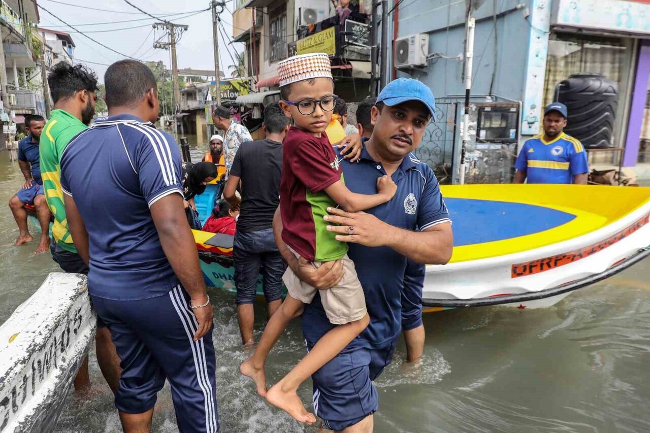 GÜNEY ASYA BÖLGESİNDEKİ ŞİDDETLİ YAĞIŞLARIN YOL AÇTIĞI SEL VE HEYELANLARDA CAN KAYIPLARININ SRİ...