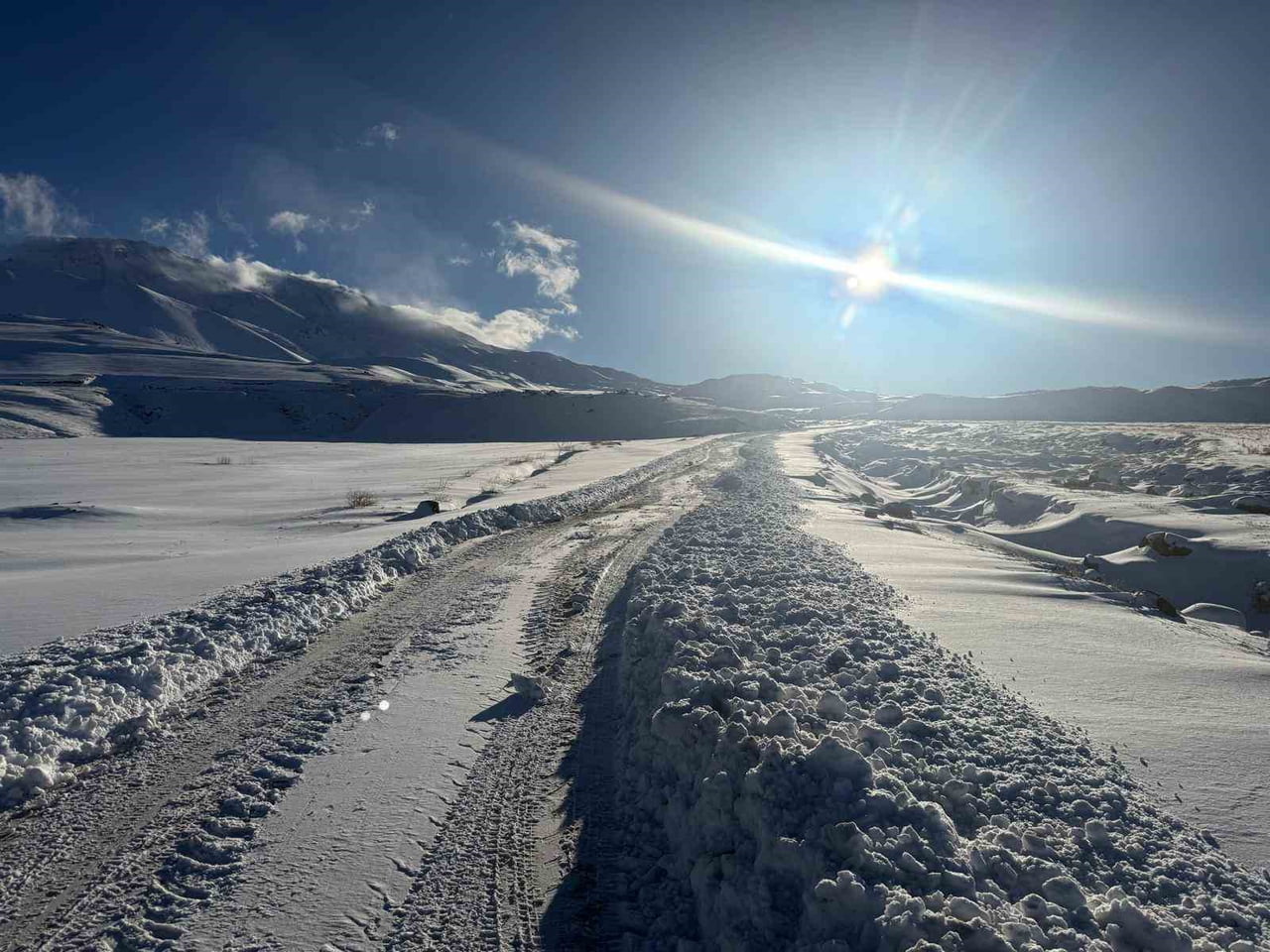 GÜNLERDİR ARALIKSIZ DEVAM EDEN KAR YAĞIŞI NEDENİYLE KAPANAN KÖY YOLLARI, PATNOS KAYMAKAMLIĞI...