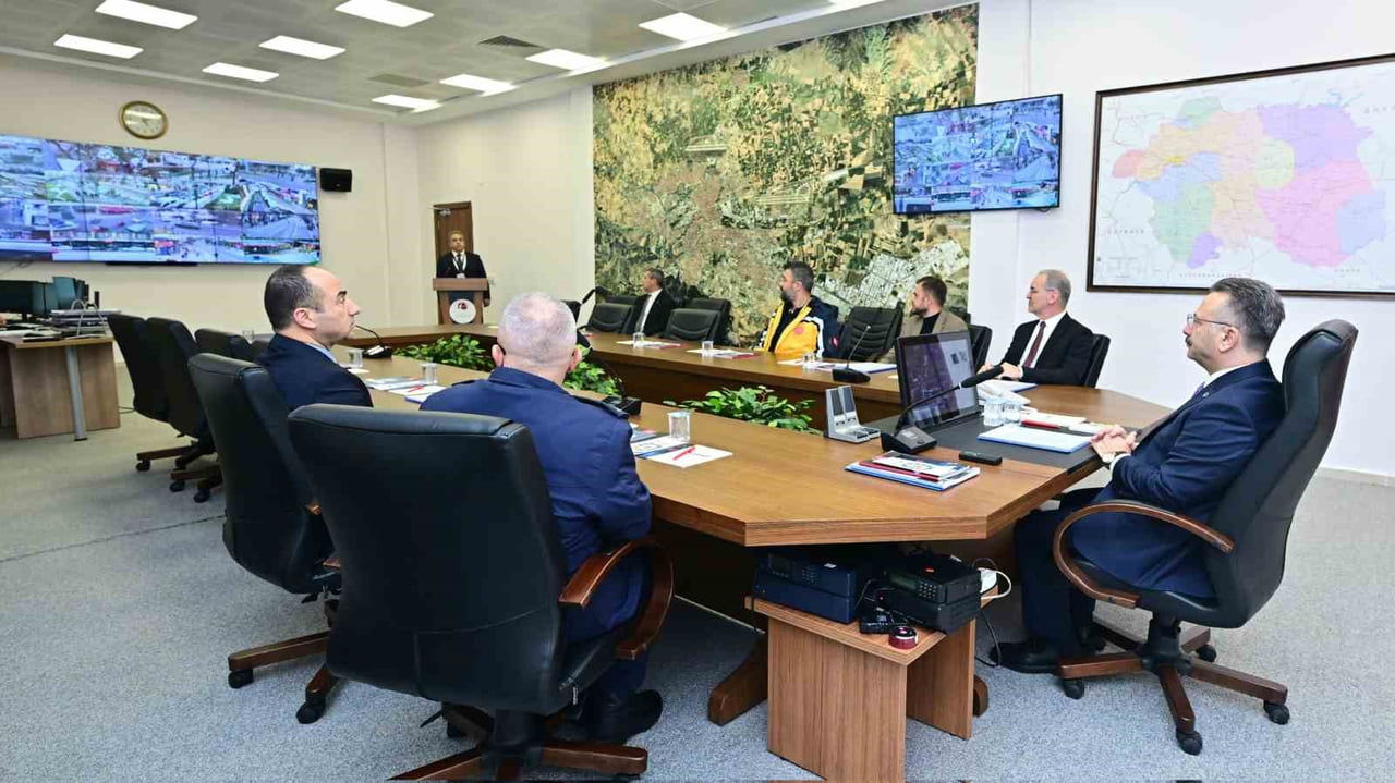 GÜVENLİK VE ACİL DURUMLAR KOORDİNASYON MERKEZİNİ (GAMER) ZİYARET EDEN VALİ HÜSEYİN AKSOY...