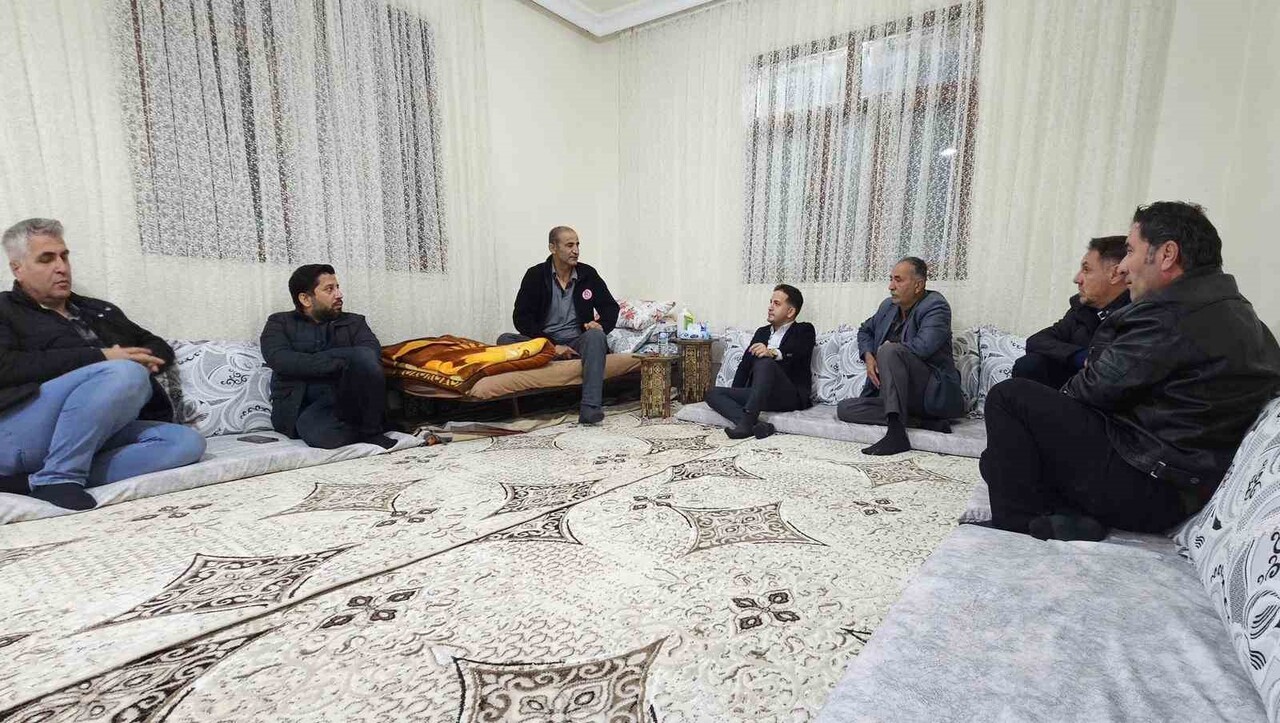 HAK-İŞ KONFEDERASYONU İL BAŞKANI VE ÖZ SAĞLIK İŞ DİYARBAKIR ŞUBE BAŞKANI MEHMET AKÜZÜM...