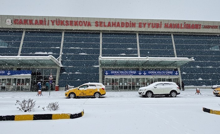 HAKKARİ'NİN YÜKSEKOVA İLÇESİNDE ETKİSİNİ ARTIRAN YOĞUN KAR YAĞIŞI, SELAHADDİN EYYUBİ...