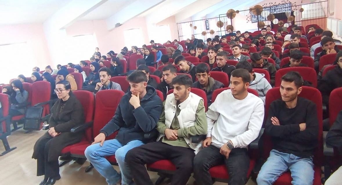 HAMUR’DA GENÇLERE "HAYATIN RİTMİ NAMAZ" SUNUMU YAPILDI