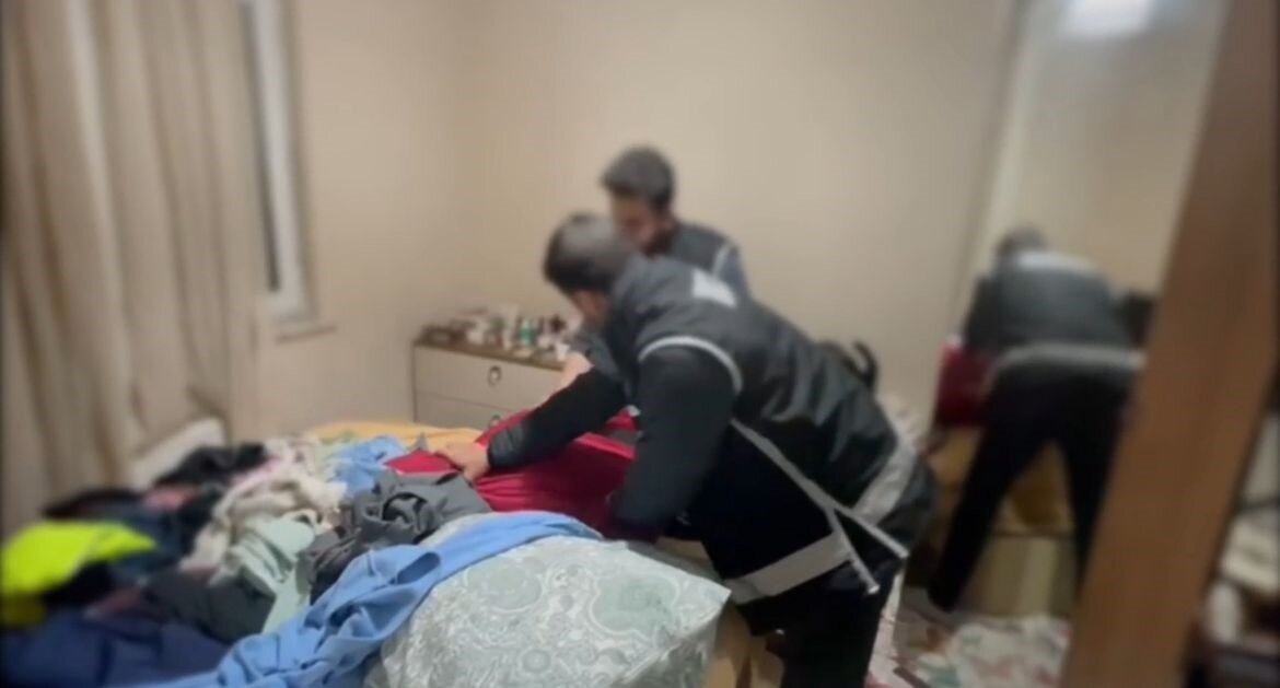 HATAY'DA DOLANDIRICILIK SUÇUNTAN 40 YIL HAPİS CEZASIYLA ARANAN ŞAHIS, POLİS EKİPLERİNİN...