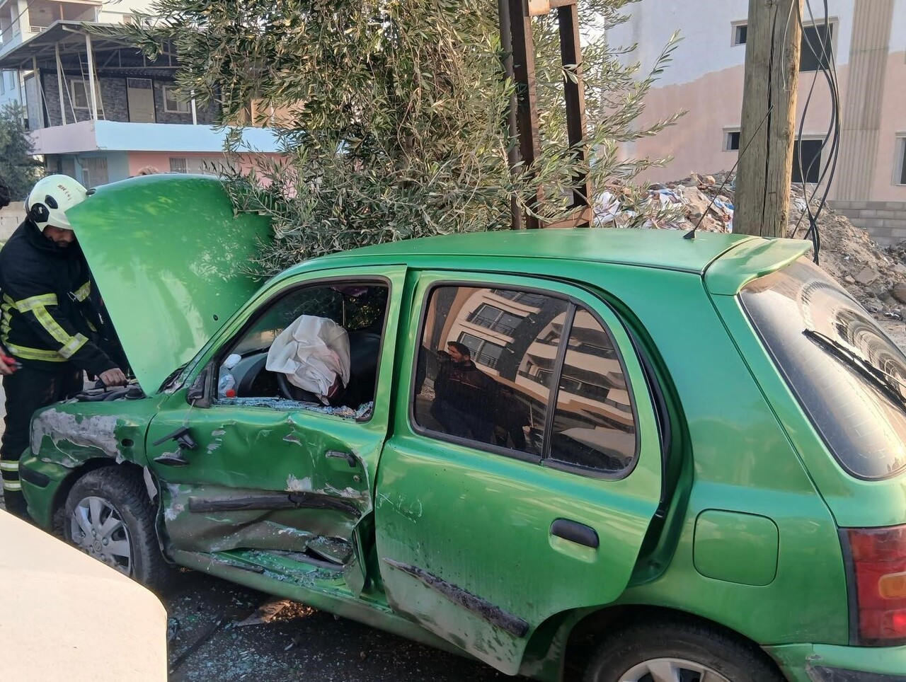 HATAY’DA KAMYONETLE, OTOMOBİLİN ÇARPIŞMASIYLA YAŞANAN KAZADA 1 KİŞİ YARALANDI.