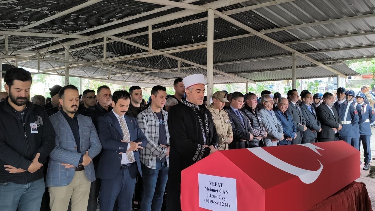HATAY’DA KANSERE YENİK DÜŞEN 31 YAŞINDAKİ JANDARMA UZMAN ÇAVUŞ MEHMET CAN, MEMLEKETLİ OLAN DÖRTYOL...