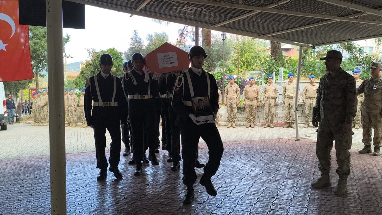 HATAY’DA KANSERE YENİK DÜŞEN 31 YAŞINDAKİ JANDARMA UZMAN ÇAVUŞ MEHMET CAN, MEMLEKETLİ OLAN DÖRTYOL...