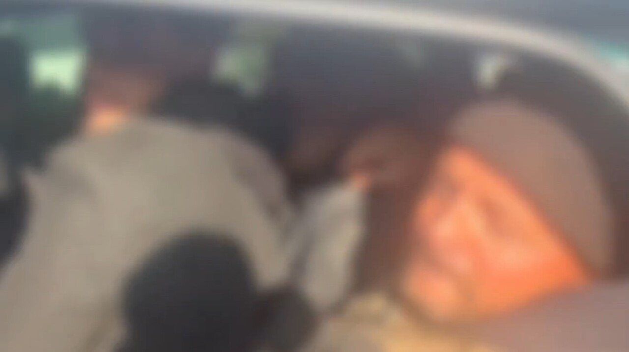 HATAY’DA POLİS EKİPLERİ TARAFINDAN DURDURULAN ARAÇTA 8 YABANCI UYRUKLU ŞAHIS YAKALANDI, GÖÇMEN...