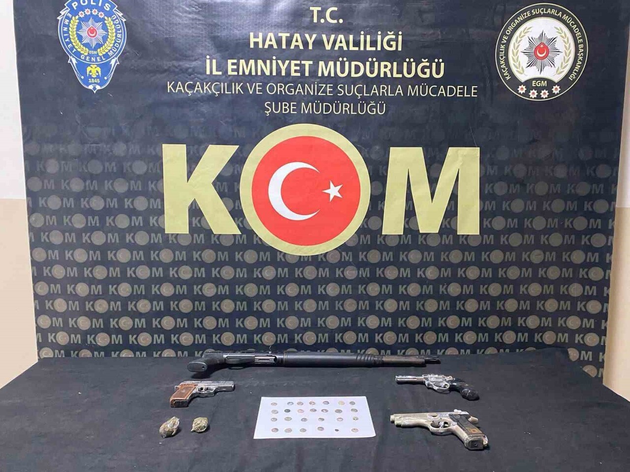 HATAY’DA TARİHİ ESER SİKKELERİ KARGO İLE GÖNDERMEK ÜZEREYKEN ELE GEÇİRİLDİ