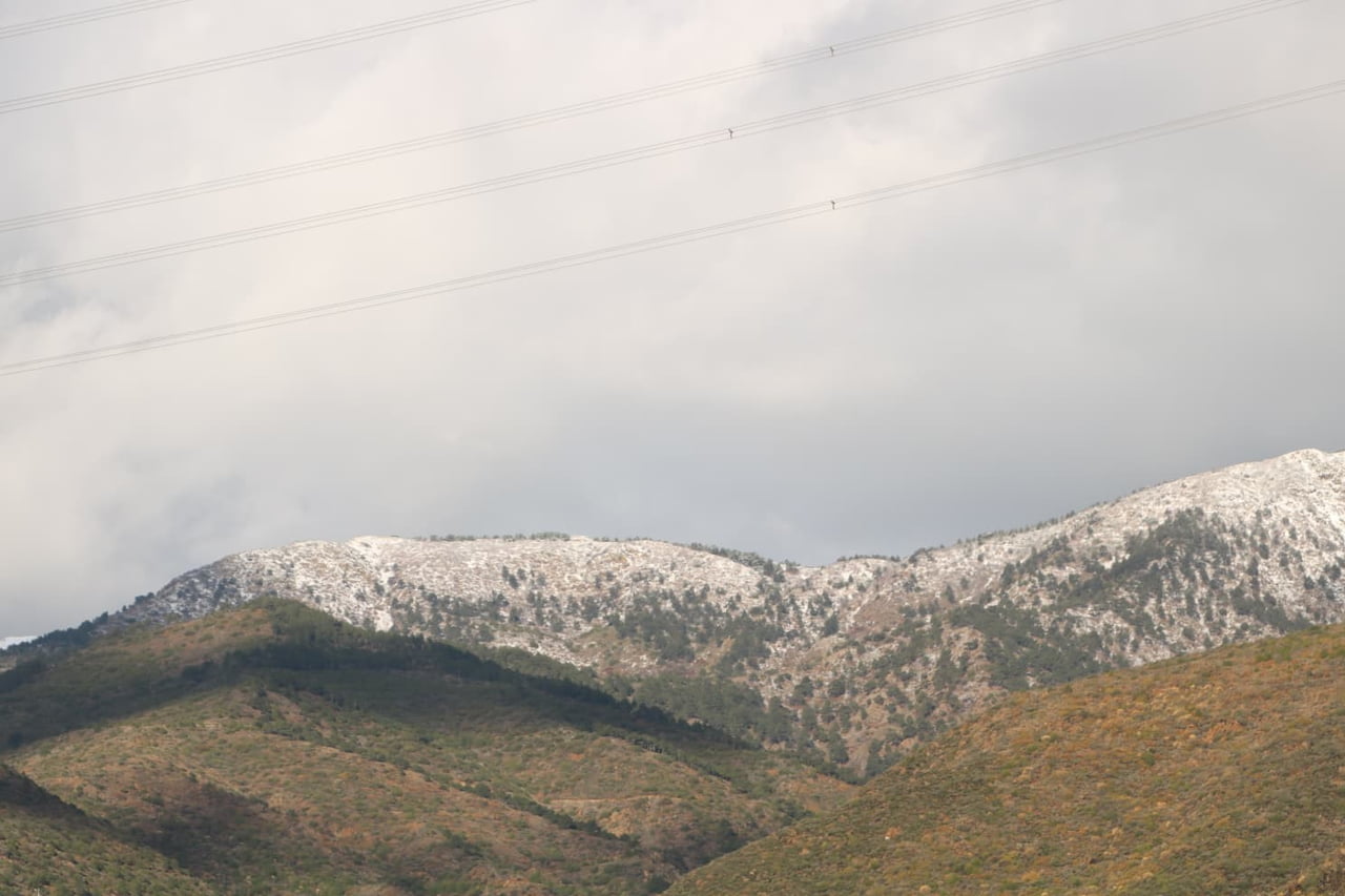 HATAY’IN YÜKSEK KESİMLERİNDE ETKİLİ OLAN YAĞIŞLA AMANOS DAĞI ETEKLERİ BEYAZA BÜRÜNDÜ.