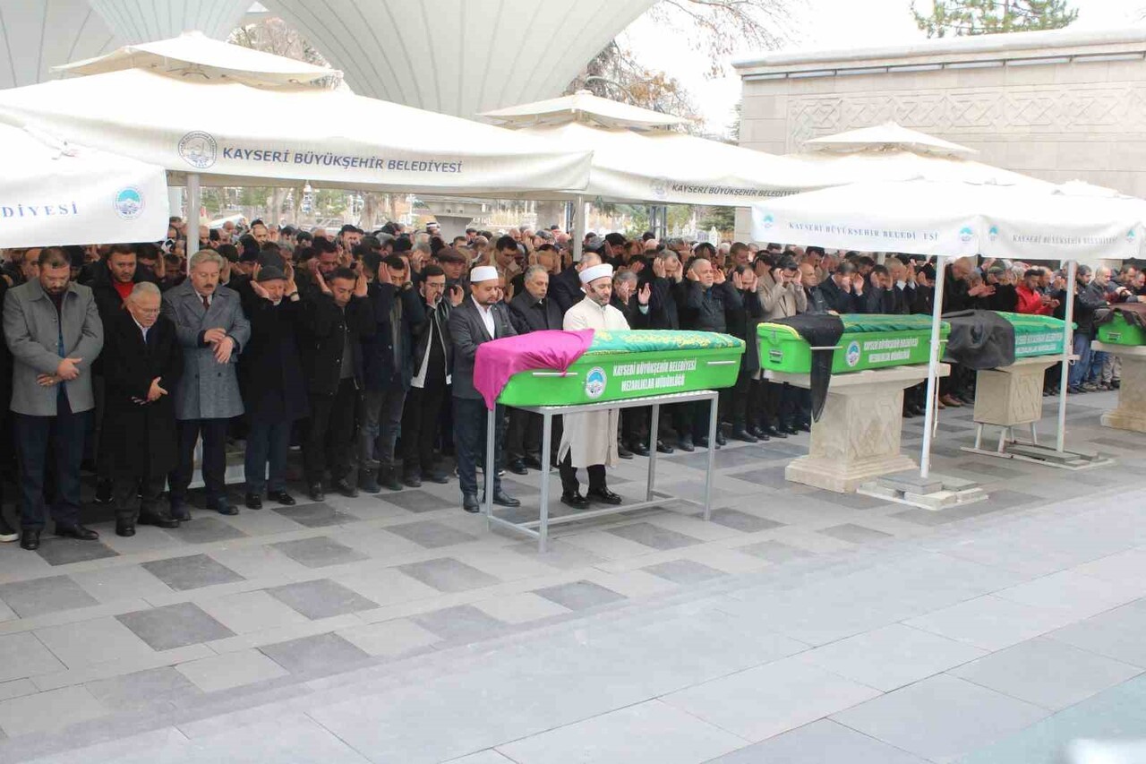 HAYATINI KAYBEDEN TALAS BELEDİYESİ MECLİS ÜYESİ KEMALETTİN TEKİNSOY'UN EŞİ NURAY TEKİNSOY TOPRAĞA...