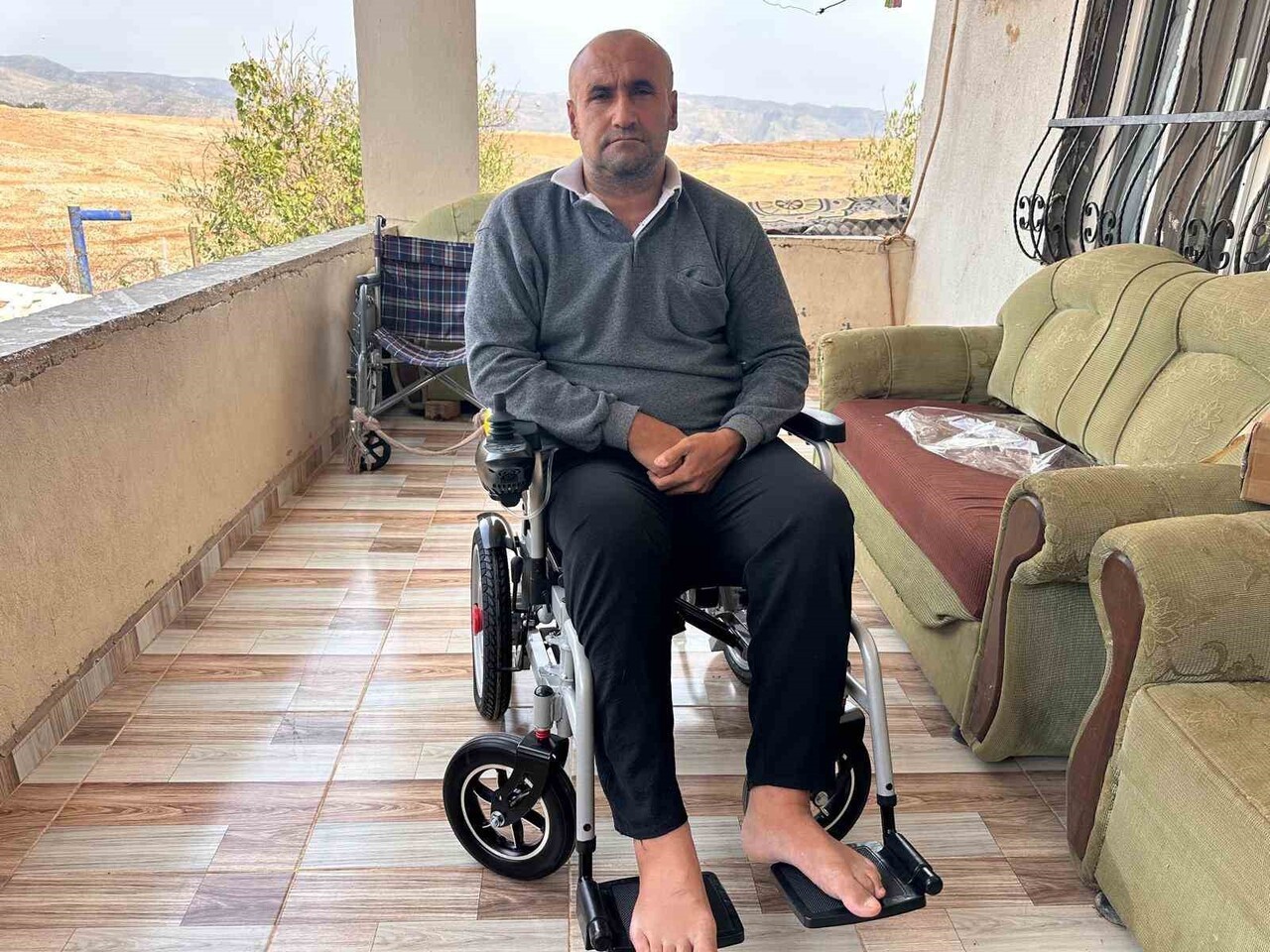 HAYIRSEVER POLİS MEMURU, DÜNYA ENGELLİLER GÜNÜ NEDENİ İLE ENGELLİ BİREYLERE AKÜLÜ SANDALYE...