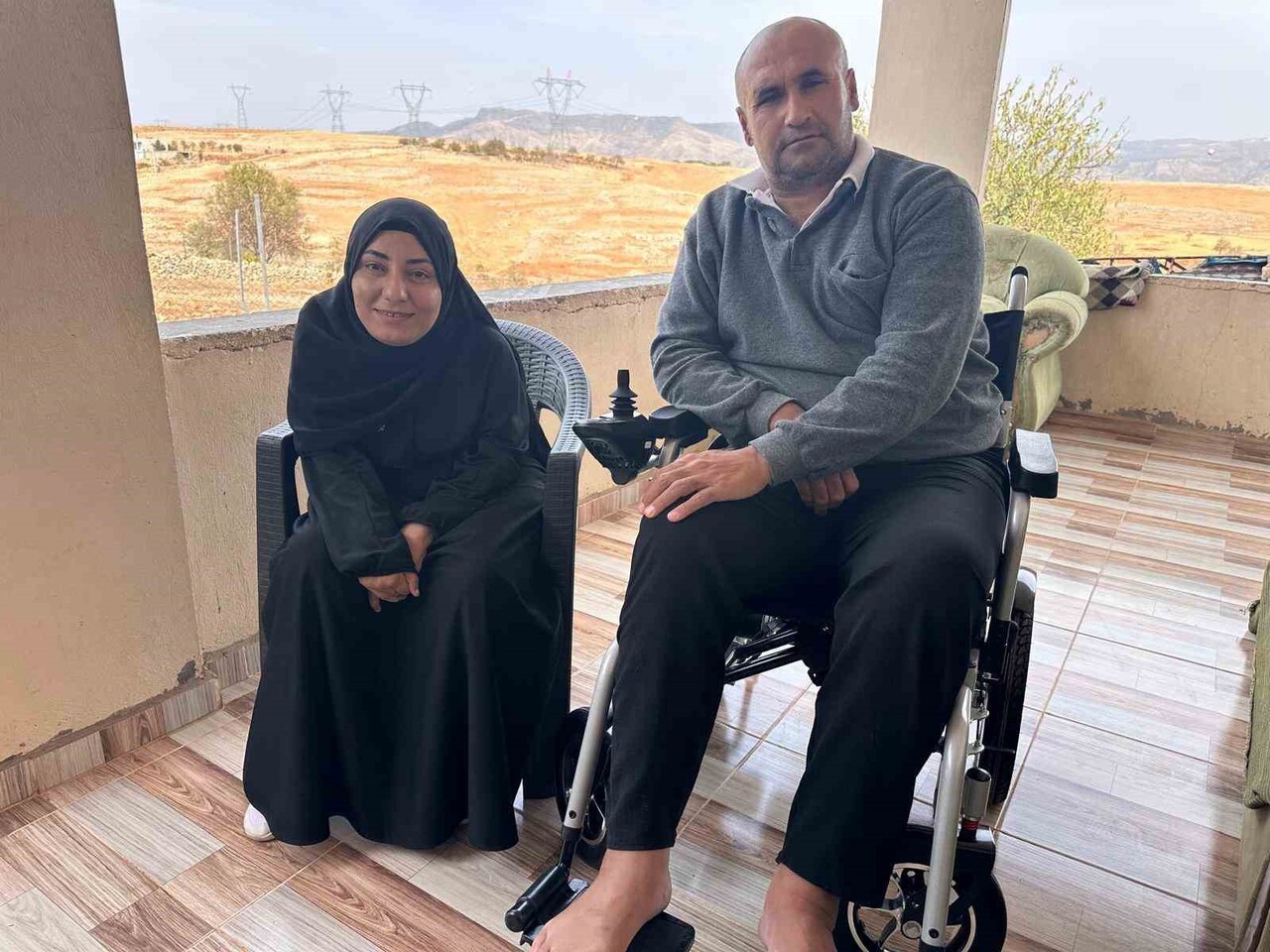 HAYIRSEVER POLİS MEMURU, DÜNYA ENGELLİLER GÜNÜ NEDENİ İLE ENGELLİ BİREYLERE AKÜLÜ SANDALYE...