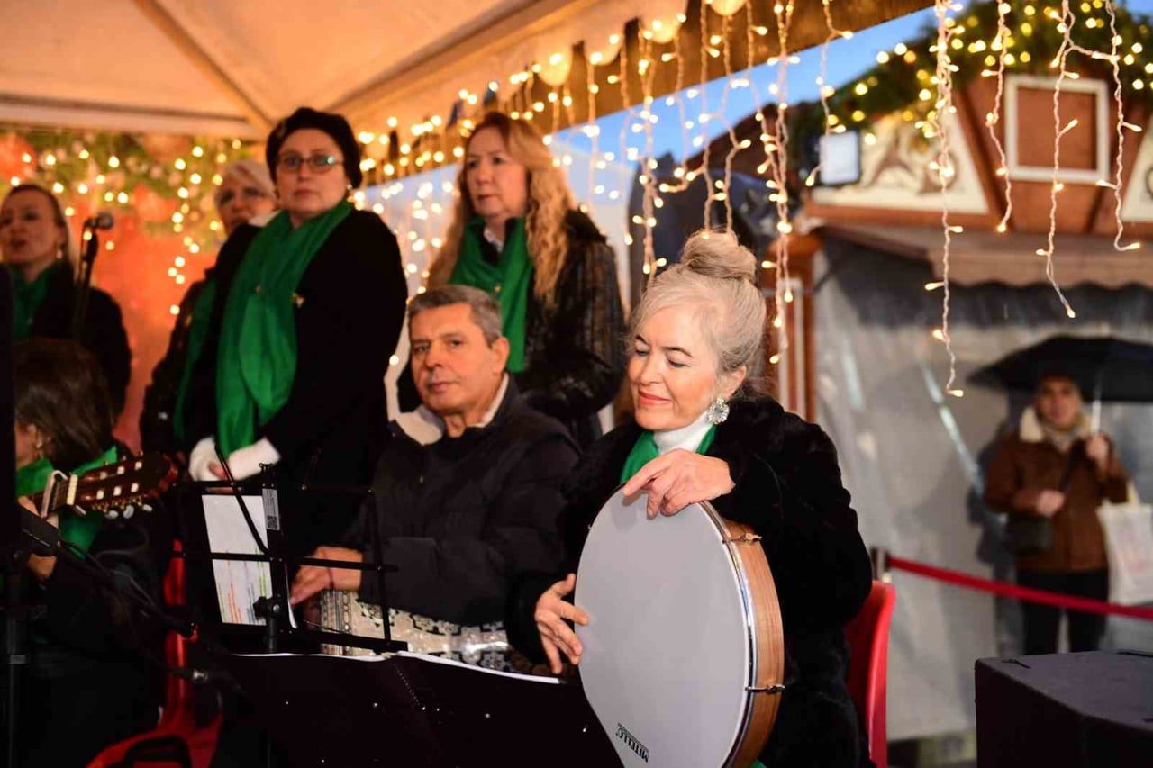 HER AKŞAM BİR BAŞKA KONSER İLE BURSALILARIN EĞLENCE DURAĞI OLAN OSMANGAZİ MEYDANI’NDAKİ YENİ YIL...