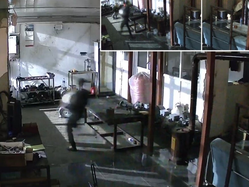 HIRSIZLIK ANLARI İSE İŞ YERİNİN GÜVENLİK KAMERASI TARAFINDAN SANİYE SANİYE KAYDEDİLDİ.