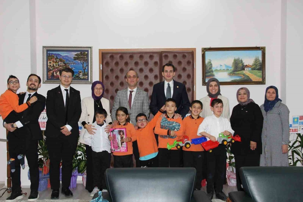 HİSARCIK KAYMAKAMI ATAM, ÖZEL ÖĞRENCİLERİ MAKAMINDA AĞIRLADI