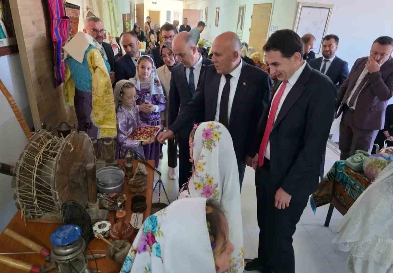 HİSARCIK’TA MİNİKLERE YERLİ MALI KULLANIMININ ÜLKE EKONOMİSİNE KATKILARI ANLATILDI