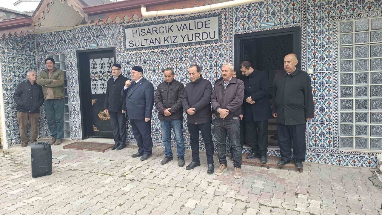 HİSARCIK’TA UMRE KAFİLESİ DUALARLA UĞURLANDI