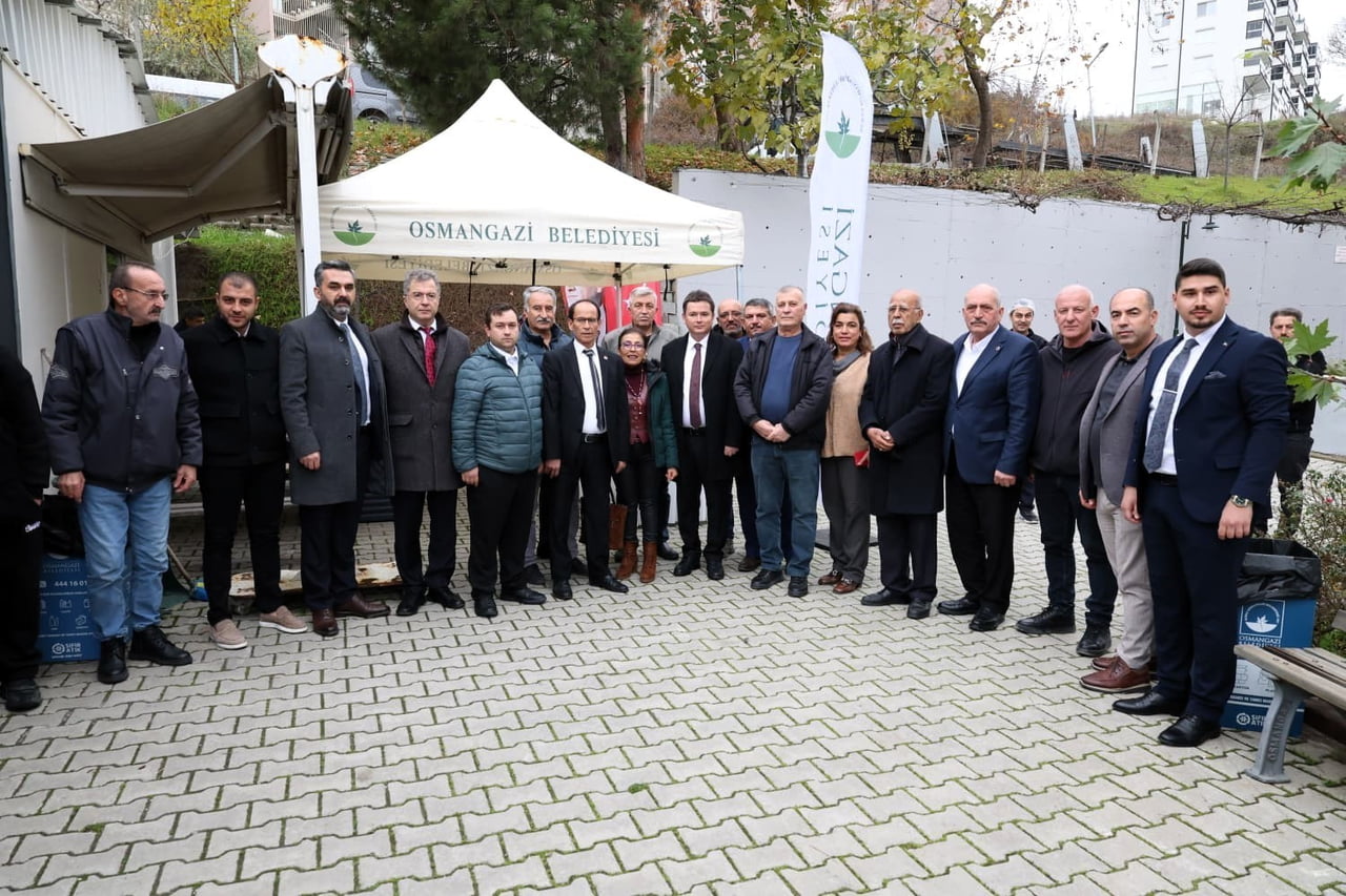 HİZMET ANLAYIŞINI SAHADA ŞEKİLLENDİREN VE HER HAFTA FARKLI BİR MAHALLEDE CUMA NAMAZINI KILARAK...