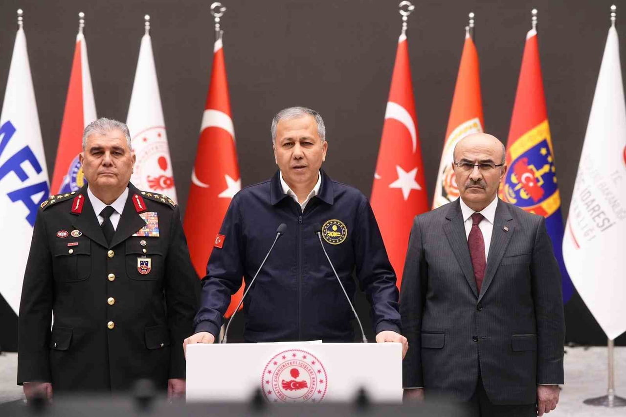 İÇİŞLERİ BAKANI ALİ YERLİKAYA, YALOVA’DA DEAŞ TERÖR ÖRGÜTÜNE YÖNELİK DÜZENLENEN OPERASYONDA...