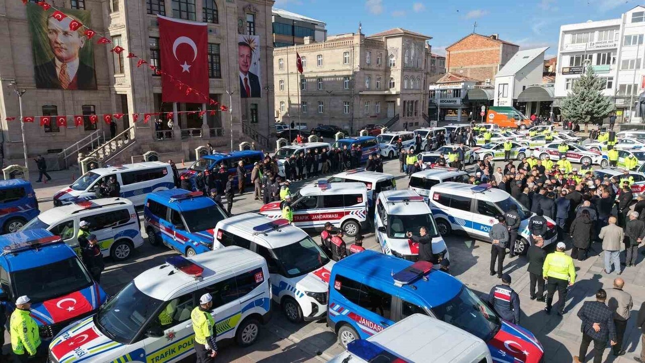 İÇİŞLERİ BAKANLIĞI TARAFINDAN AKSARAY EMNİYETİ VE JANDARMASINA TAHSİS EDİLEN 118 YENİ ARAÇ BUGÜN...