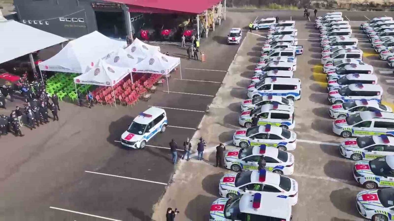 İÇİŞLERİ BAKANLIĞI TARAFINDAN ŞIRNAK İL EMNİYET MÜDÜRLÜĞÜNE TAHSİS EDİLEN 189 YENİ HİZMET ARACININ...