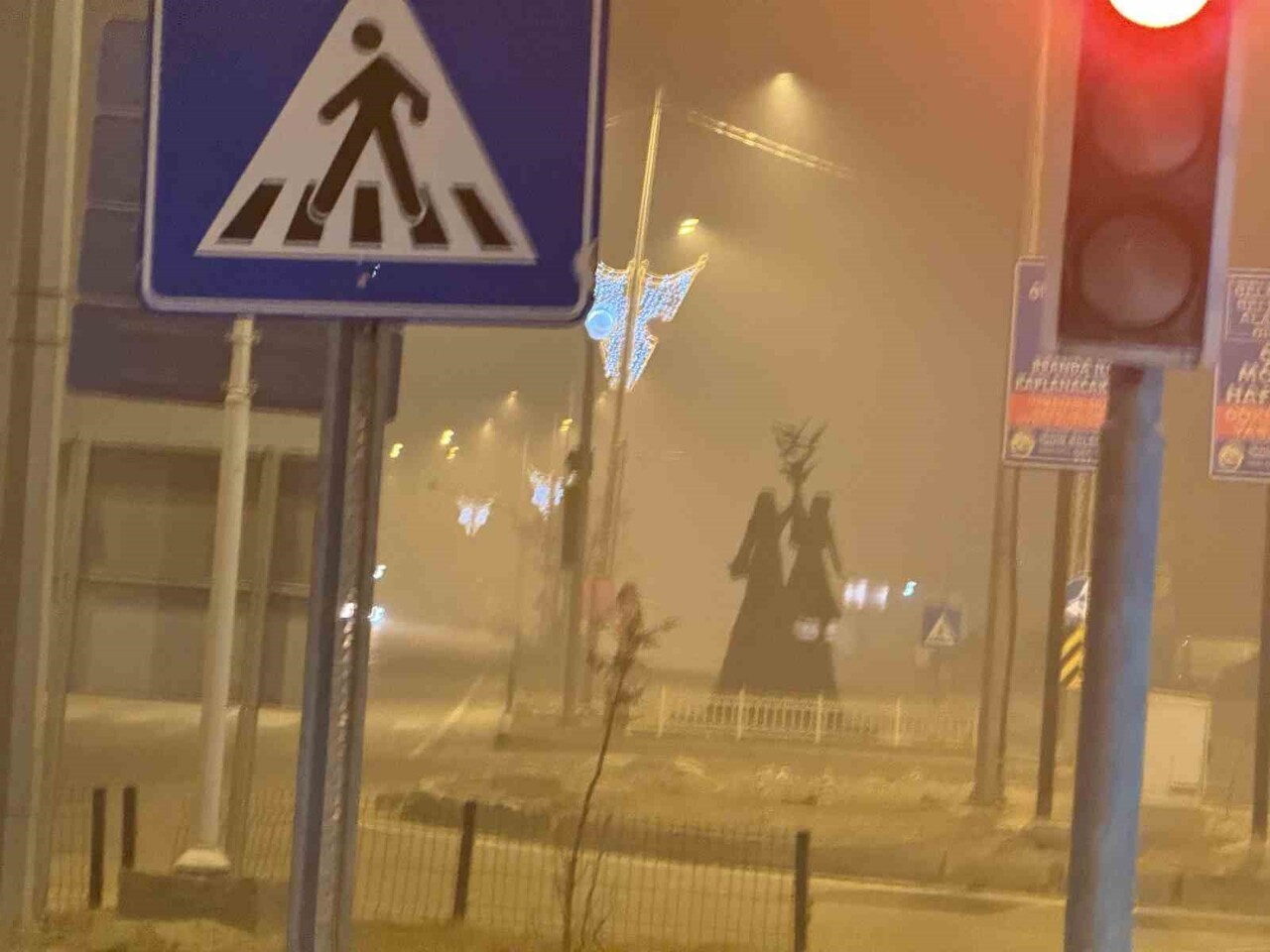 IĞDIR’DA GECE SAATLERİNDE YOĞUN SİS ETKİLİ OLDU