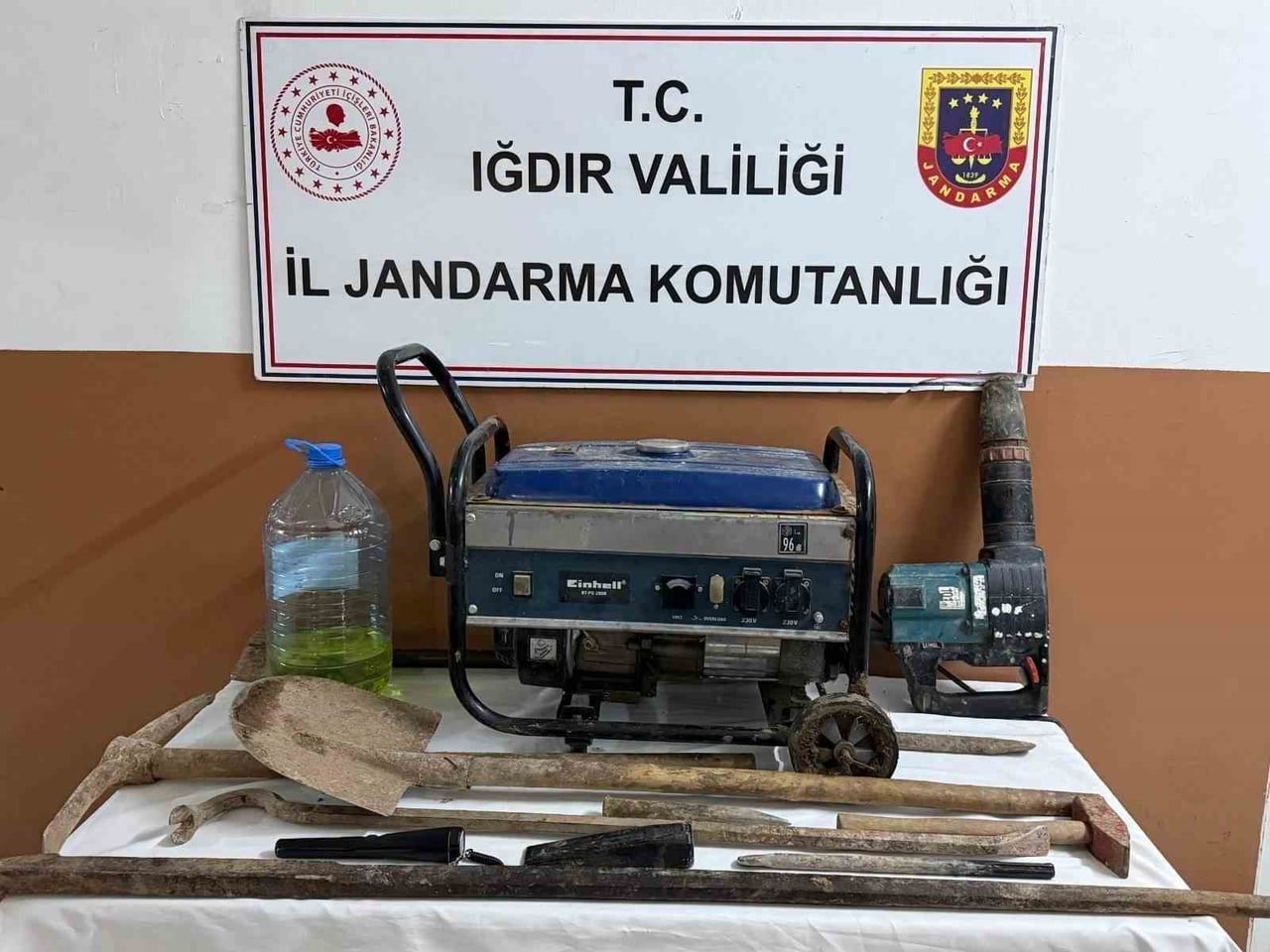 IĞDIR’DA KAÇAK KAZI OPERASYONU: 4 ŞÜPHELİ GÖZALTINDA