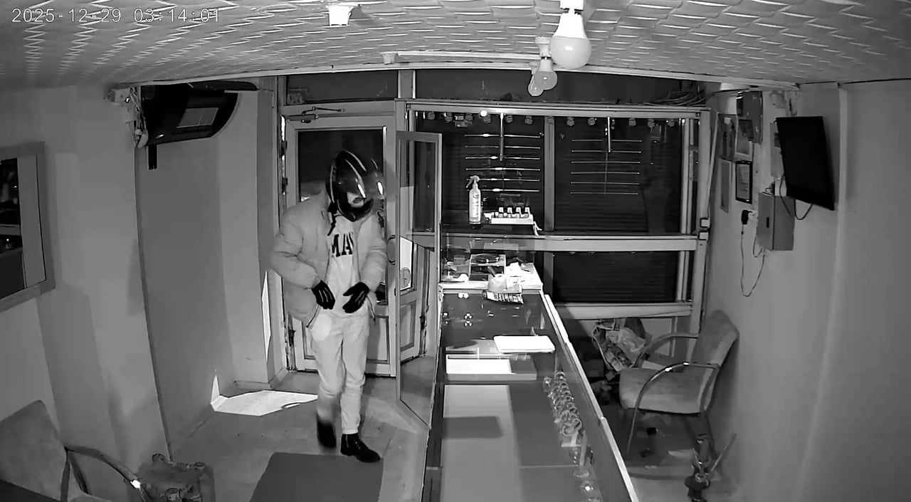 IĞDIR’DA KUYUMCU SOYGUNU: 5-6 KİLO ALTIN ÇALINDI