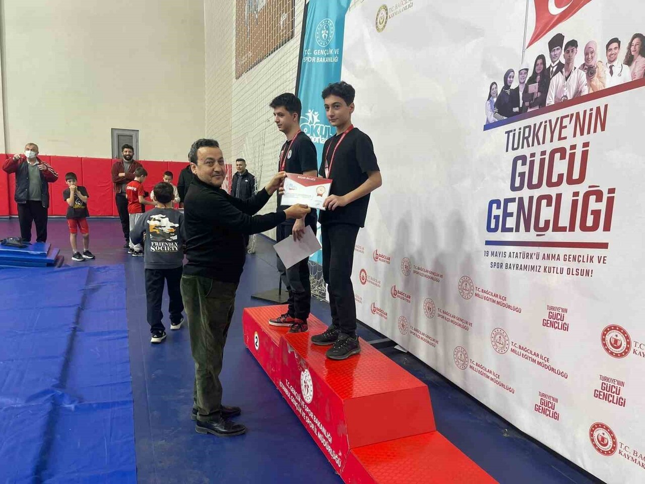 İHLAS KOLEJİ GÜREŞ TAKIMI, OKULLARARASI GÜREŞ İSTANBUL ŞAMPİYONASI'NDA TAKIM HALİNDE İKİNCİ OLDU...