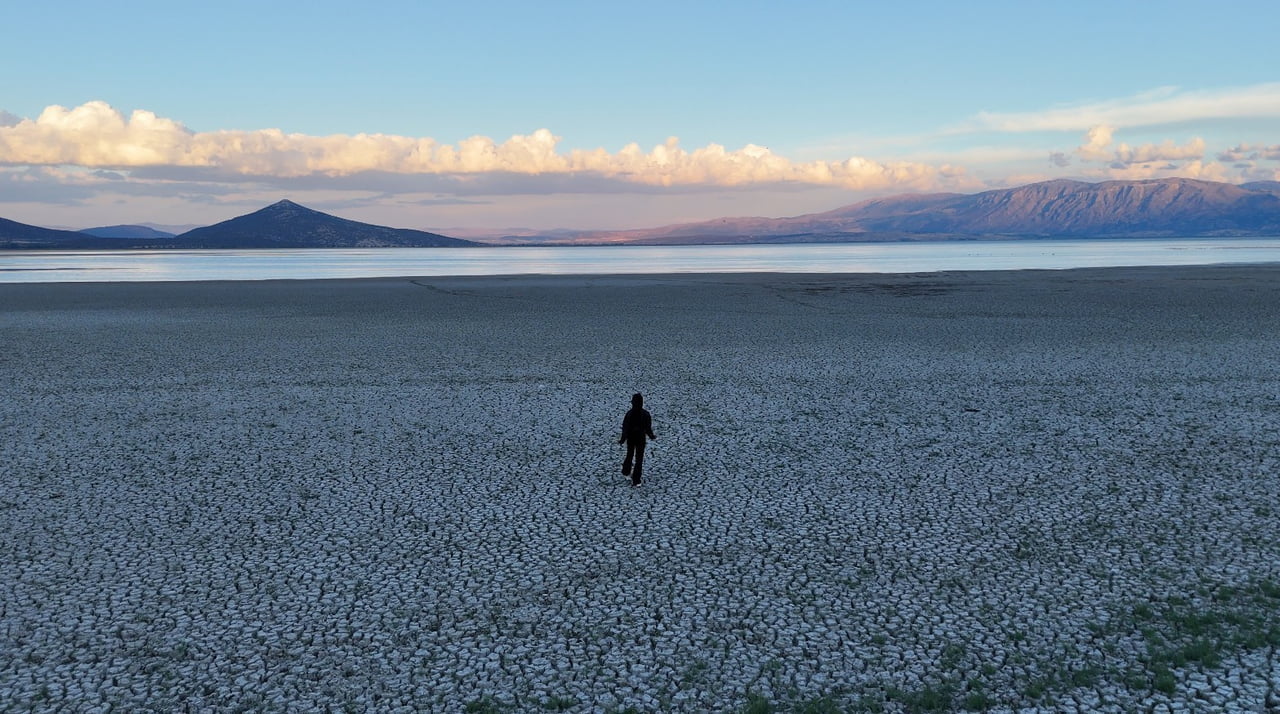 İKLİM DEĞİŞİKLİĞİ VE İNSAN BASKISININ BİRLİKTE ETKİSİ BATI AKDENİZ'DEKİ GÖLLERİ KURUMA NOKTASINA...