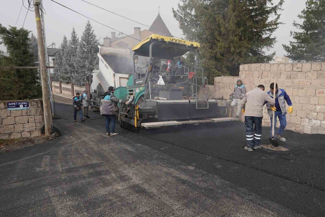 İLÇEDEKİ ULAŞIM AĞINI AKICI, KONFORLU VE GÜVENLİ HALE GETİRMEK İÇİN ÇALIŞAN MELİKGAZİ BELEDİYESİ...