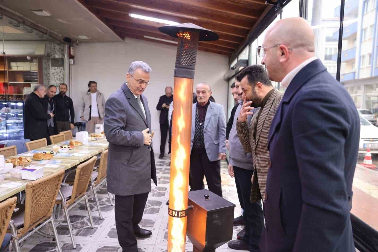 İLKADIM BELEDİYE BAŞKANI İHSAN KURNAZ, İLYASKÖY MAHALLESİ ESNAFIYLA BİR ARAYA GELEREK TALEP VE...