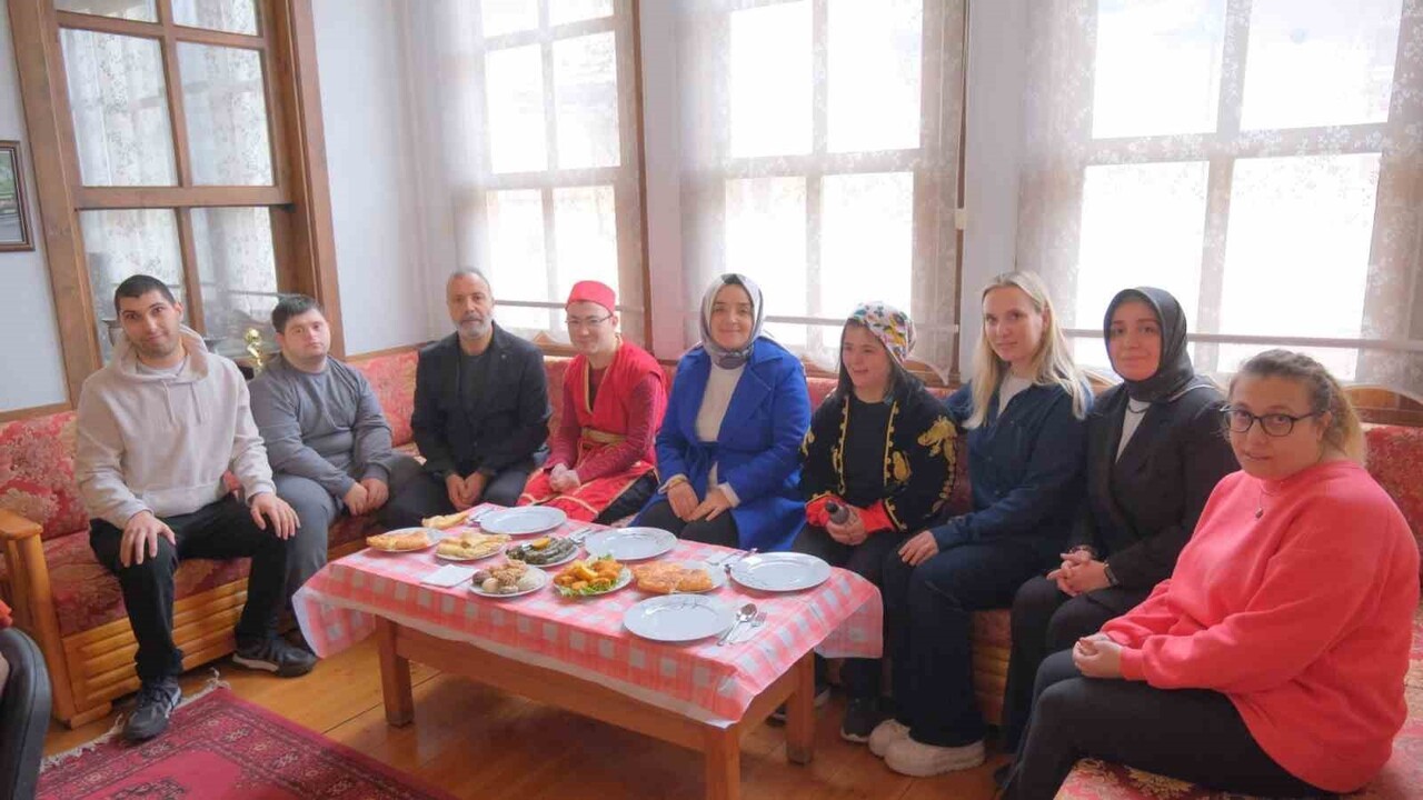 İNEGÖL BELEDİYESİ ENGELSİZ YAŞAM MERKEZİNDE TUTUM, YATIRIM VE TÜRK MALLARI HAFTASI KUTLANDI.