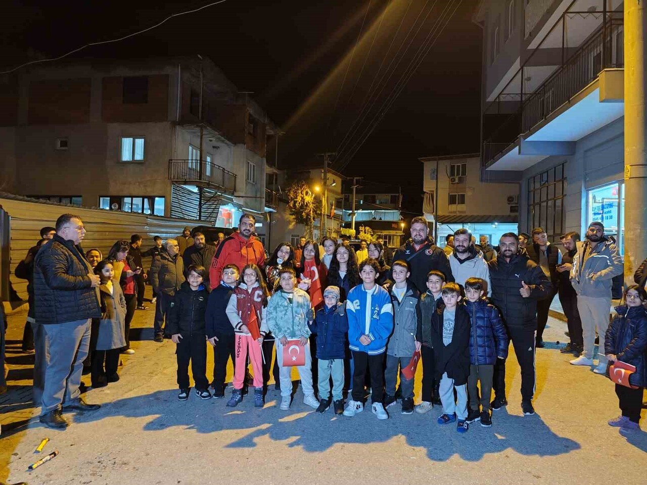 İNGİLTERE’DEN DENİZLİ’YE DÖNEN GEMİ’Yİ, PAMUKKALE İLÇESİNDE İKAME ETTİĞİ GÖKPINAR MAHALLESİ...