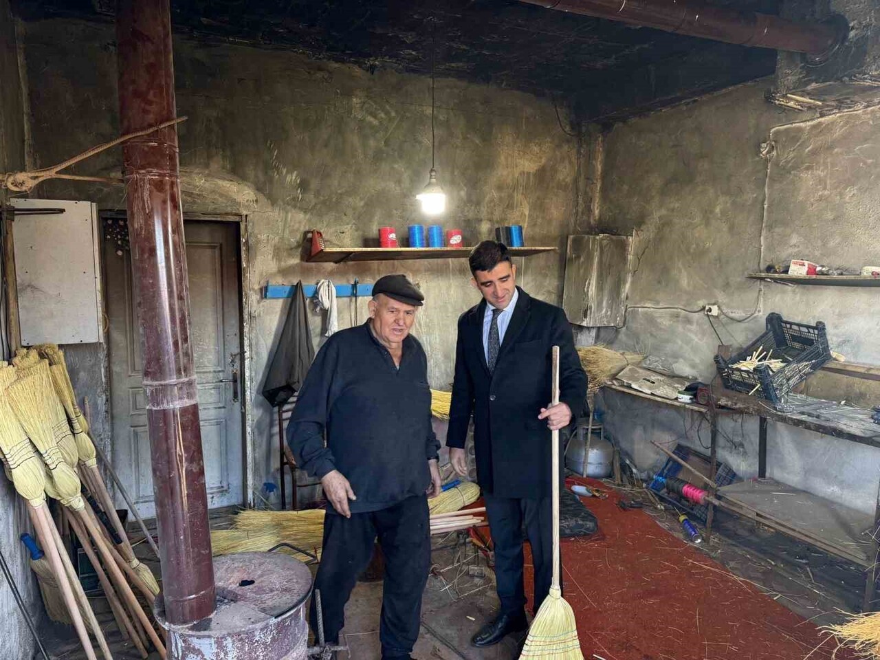 İPSALA KAYMAKAMI ÖMER SEVGİLİ, KÖY ZİYARETİ KAPSAMINDA MUSTAFA ŞAHİN’İ İŞ YERİNDE ZİYARET EDEREK...