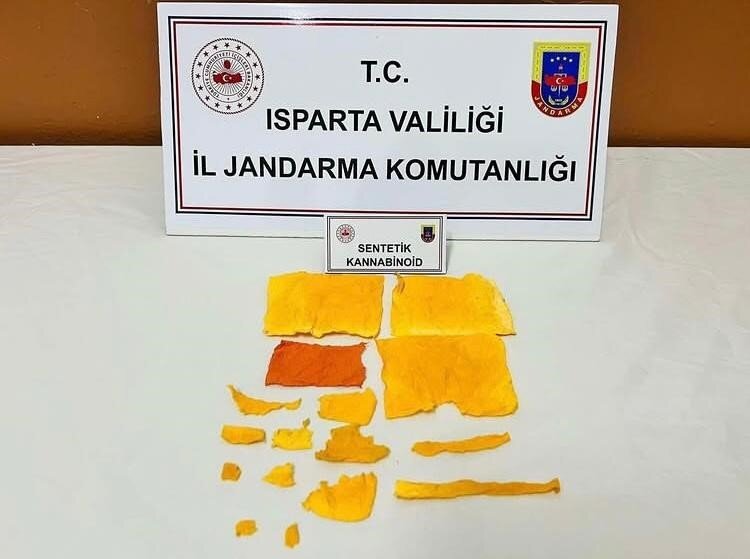 ISPARTA'DA JANDARMA EKİPLERİNCE GÖNEN İLÇESİNDE DÜZENLENEN OPERASYONDA, BİN 200 KULLANIMLIK KÂĞIDA...