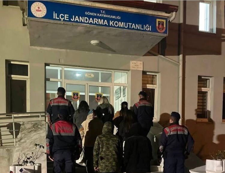 ISPARTA'DA JANDARMA EKİPLERİNCE MERKEZ İLÇE KADILAR KÖYÜ BÖLGESİNDE GERÇEKLEŞTİRİLEN DENETİMDE...