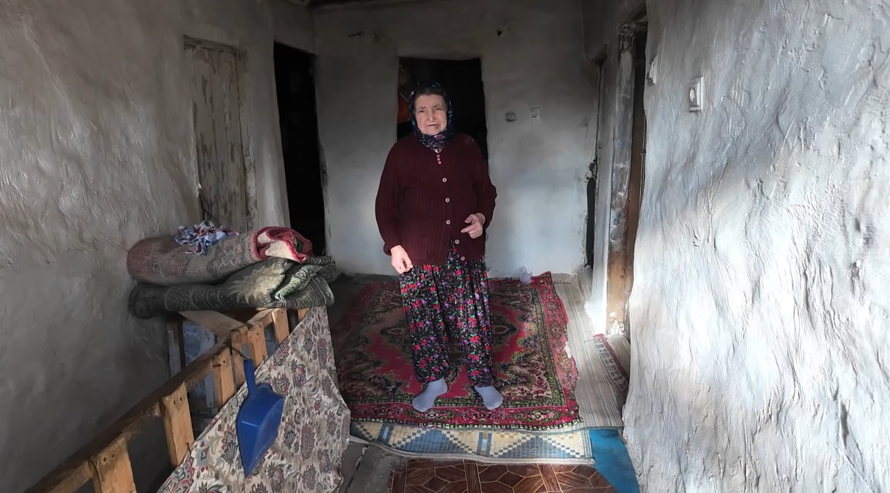 ISPARTA'NIN AKSU İLÇESİNE BAĞLI SOFULAR KÖYÜNDE YAŞAYAN 85 YAŞINDAKİ KADININ 70 YILLIK EVİNDE...