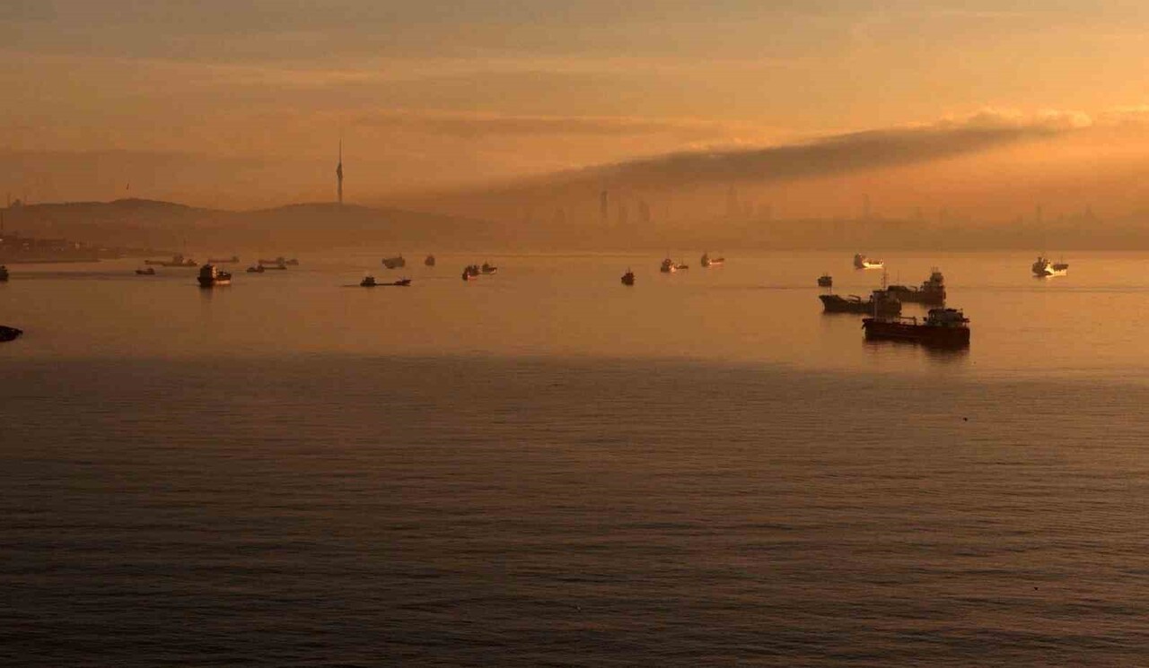 İSTANBUL'A ÇÖKEN PUS VE HAVA KİRLİLİĞİ DRON İLE GÖRÜNTÜLENDİ