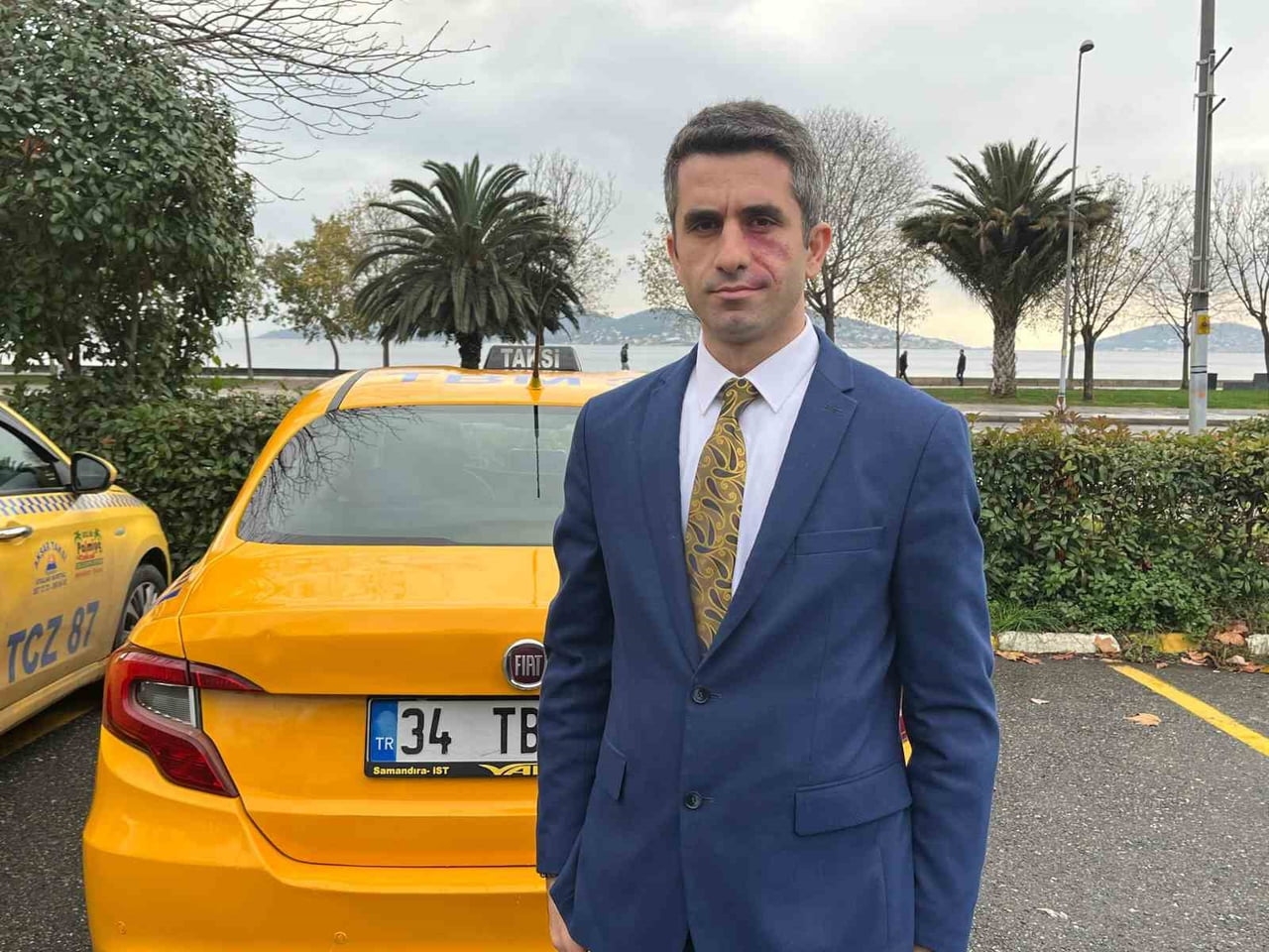 İSTANBUL'DA 10 YILLIK BANKACILIK SEKTÖRÜ ÇALIŞANI BURAK YILMAZ, 'İNSAN GÖZLEMLEMEK' İÇİN ÇIKTIĞI...