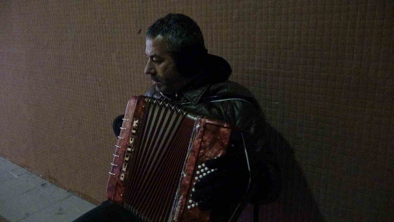 İSTANBUL'DA YAŞARKEN YOZGAT'A TAŞINMA KARARI ALAN VE HAYATINI 22 YILDIR YOZGAT'TA SÜRDÜREN AŞIK...