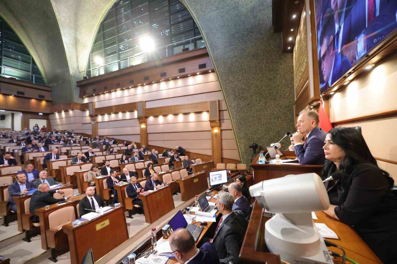 İSTANBUL BÜYÜKŞEHİR BELEDİYESİ (İBB) MECLİSİ'NDE YAPILAN OYLAMADA İSPARK ÜCRET TARİFELERİNE ZAM...