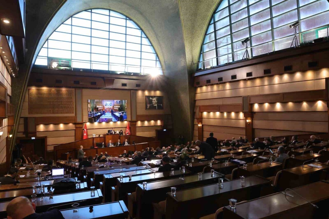 İSTANBUL BÜYÜKŞEHİR BELEDİYESİ (İBB) MECLİSİ'NDE YAPILAN OYLAMADA İSPARK ÜCRET TARİFELERİNE ZAM...
