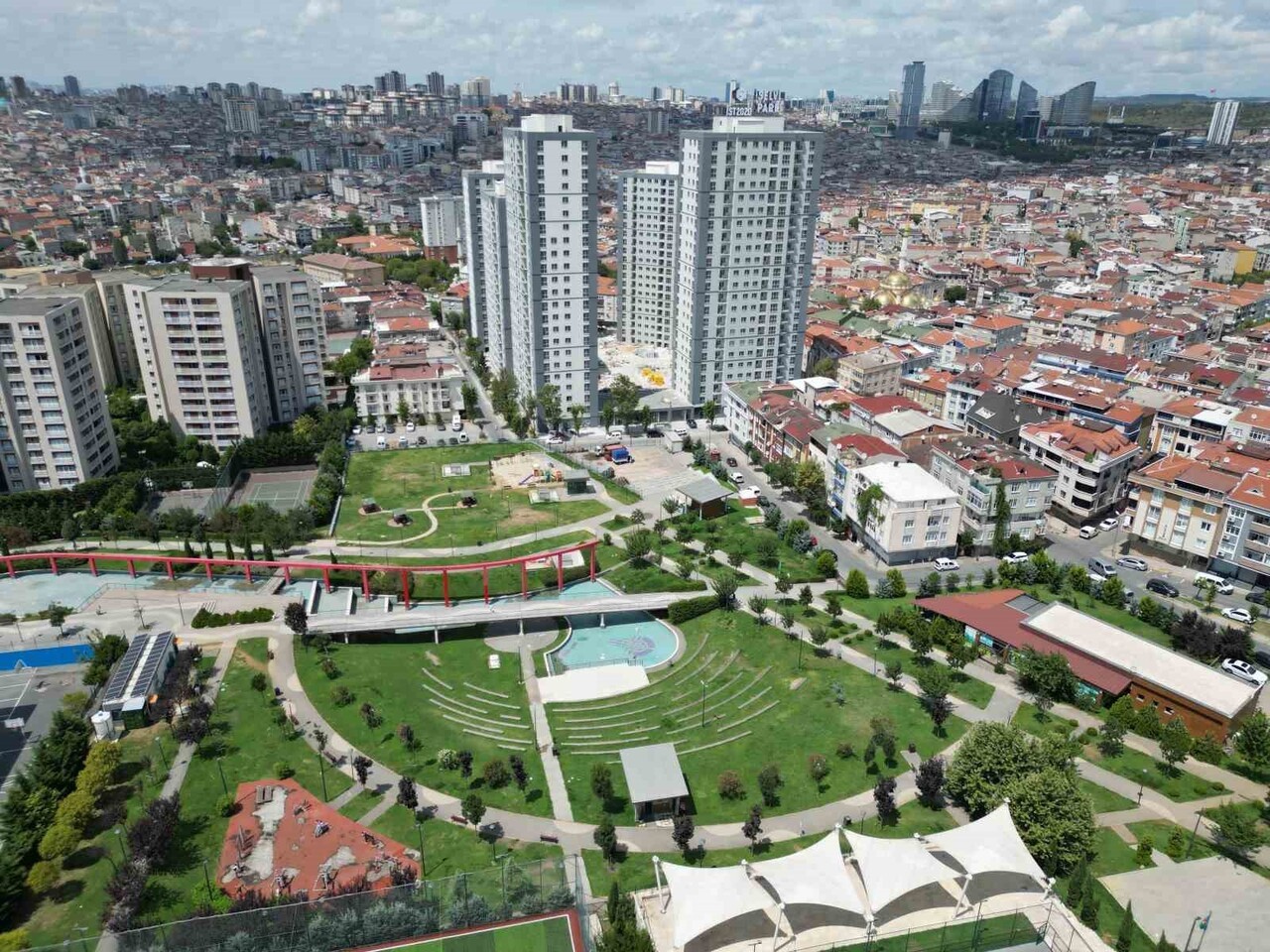İSTANBUL’DA RİSKLİ BİNALARIN DÖNÜŞÜM SÜRECİNİ HIZLANDIRMAYI AMAÇLAYAN "YARISI BİZDEN KAMPANYASI"...