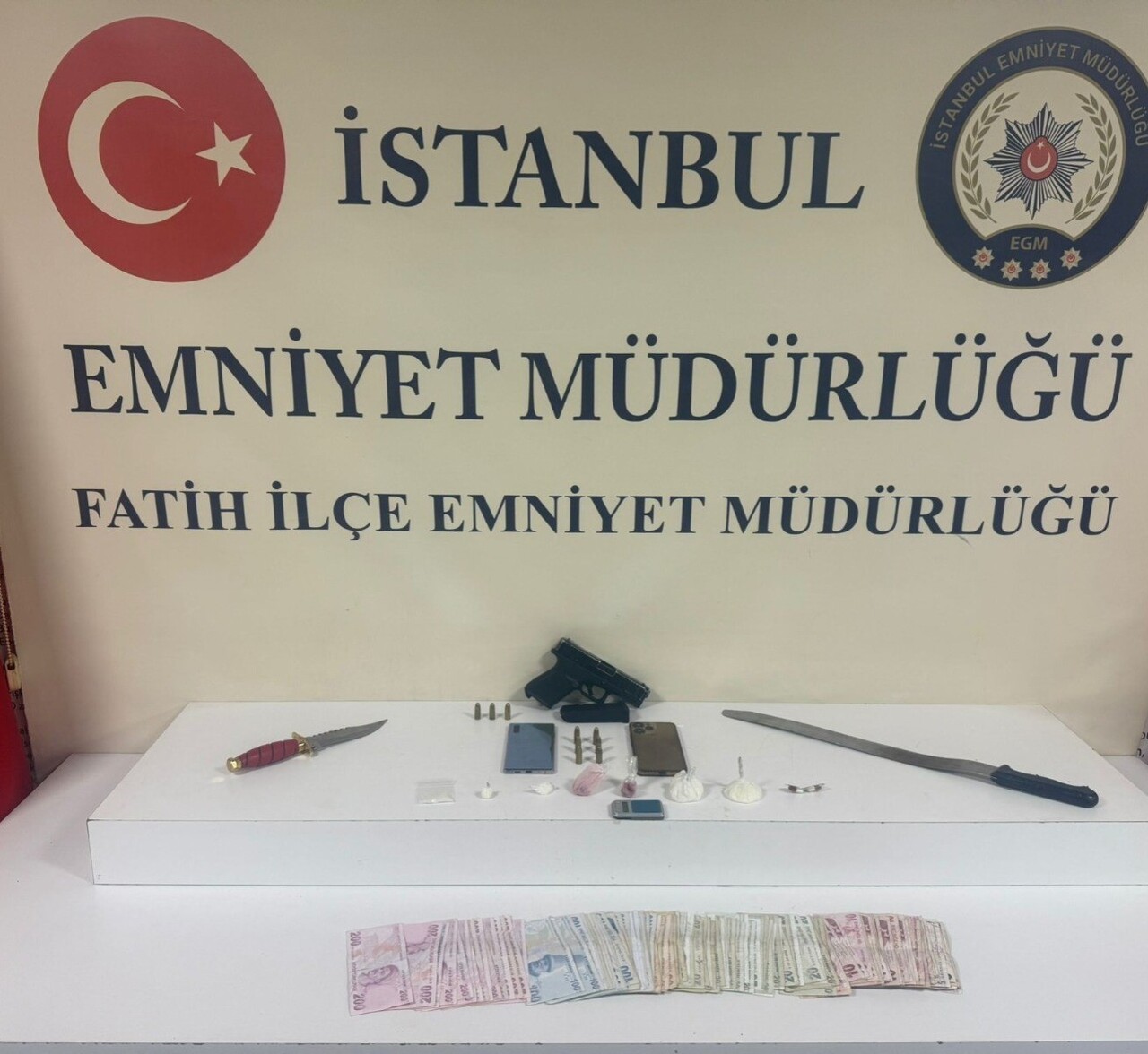 İSTANBUL FATİH’TE UYUŞTURUCU MADDE TİCARETİ YAPTIĞI BELİRLENEN ŞAHISLARA YÖNELİK OPERASYON...
