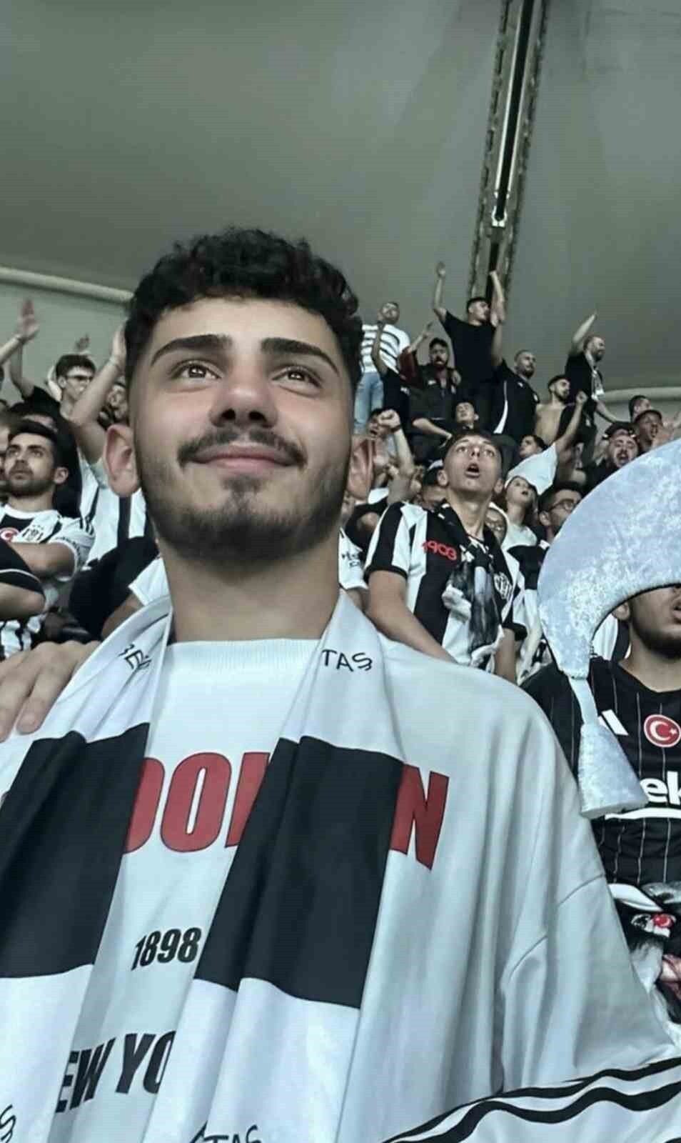 İSTANBUL KÜÇÜKÇEKMECE'DE ARKADAŞLARIYLA HALI SAHA MAÇINA GİDERKEN SERSERİ KURŞUNUN HEDEFİ OLAN...