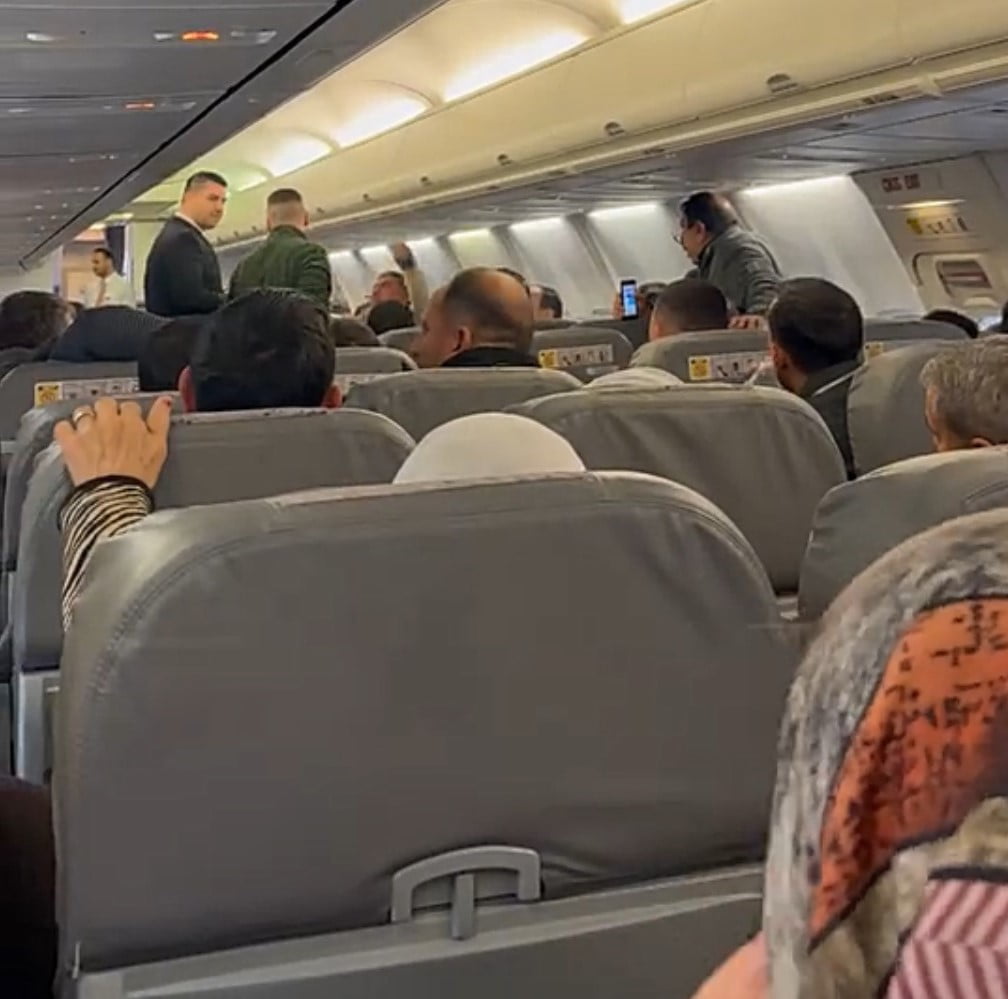 İZMİR'DEN HAVALANARAK DİYARBAKIR'A GİDEN SUNEXPRESS HAVA YOLLARI’NA AİT UÇAĞIN, KAR YAĞIŞI VE...